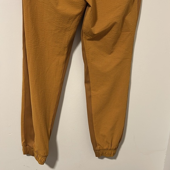 Athleta Textured Brooklyn Pant Jogger Yellow Travel Hiking Athletic Comfy Size 4 - Picture 5 of 5